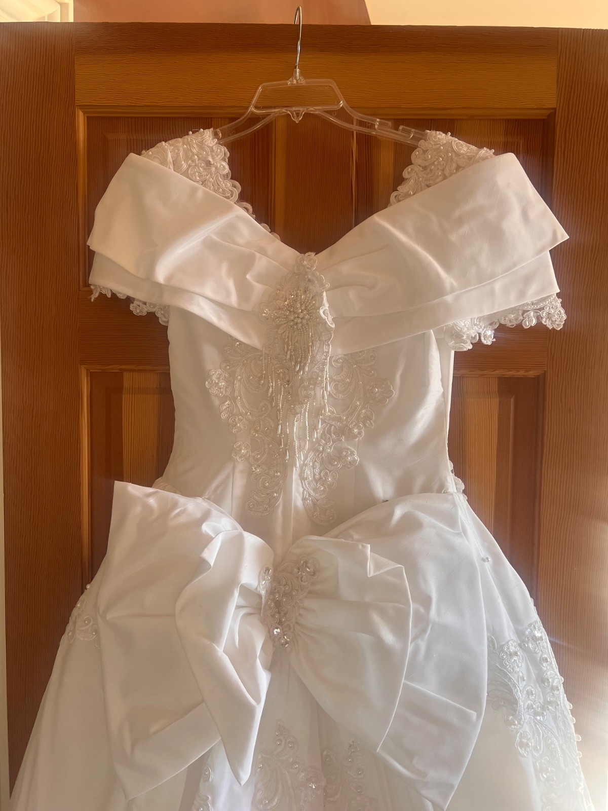 vintage wedding dress 1990’s. Beautiful beading. Excellent condition.