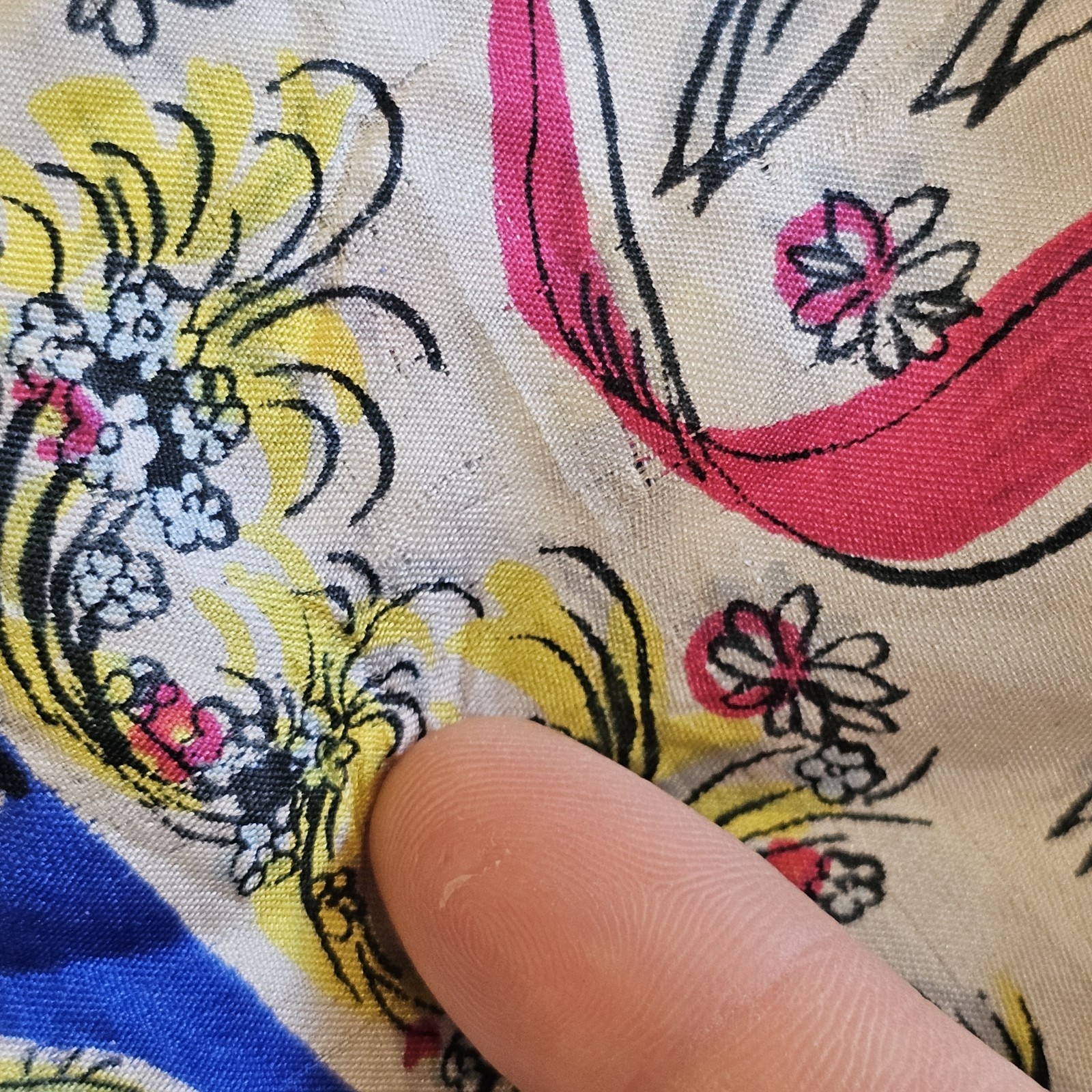 VTG Silk Round Floral Hankerchief Scalloped Edge Blue Pink Rare 40 In Rolled Hem