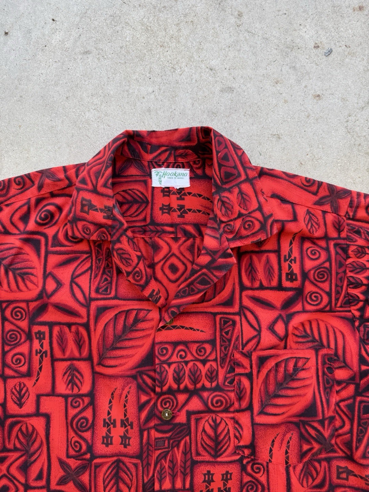 1960s 70s Vtg HOOKANA Novelty Print Hawaiian Shirt Medium Tiki Aloha Surf Red