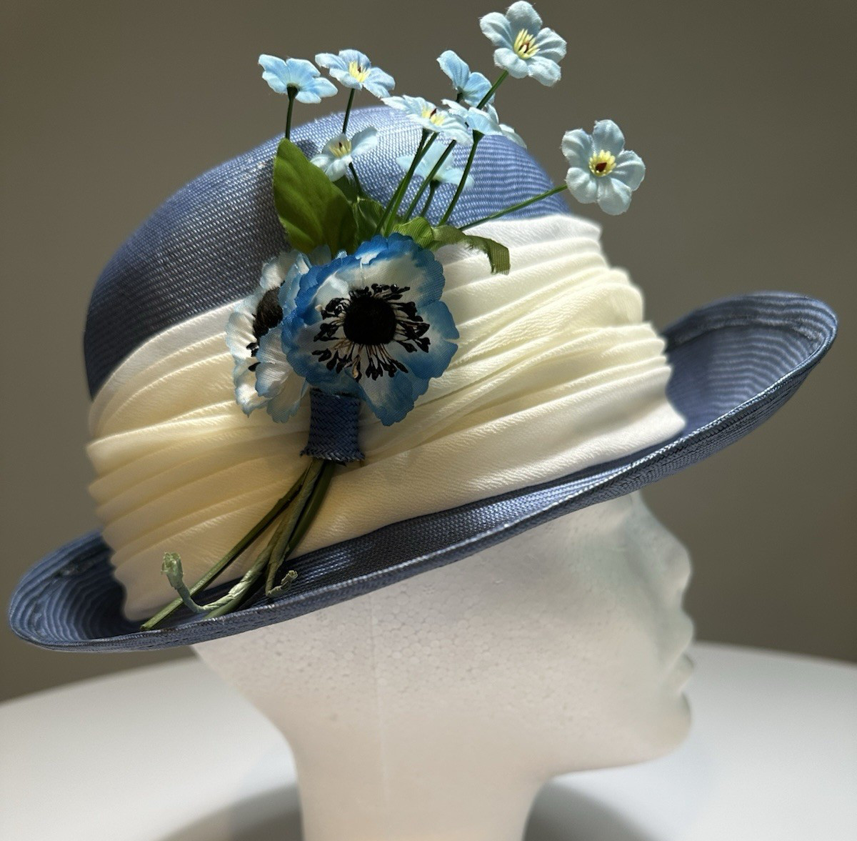 Vintage MR JOHN CLASSIC Cloche Hat Church Bucket Straw White Blue Flower Wedding