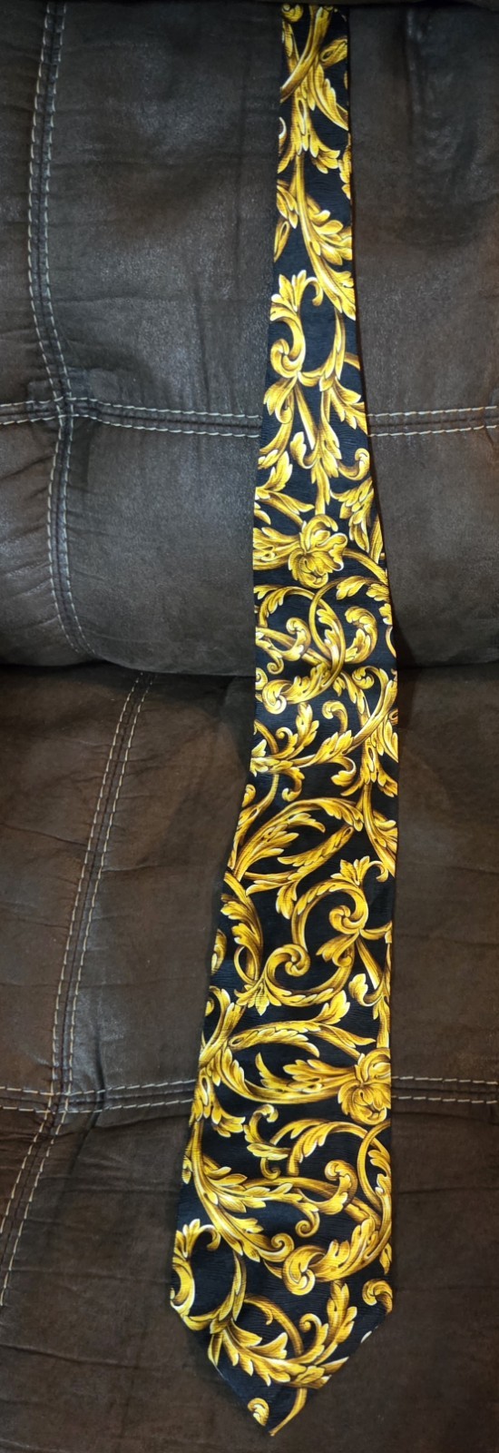 1990s Rare Vintage Black and Gold Tie!❤️