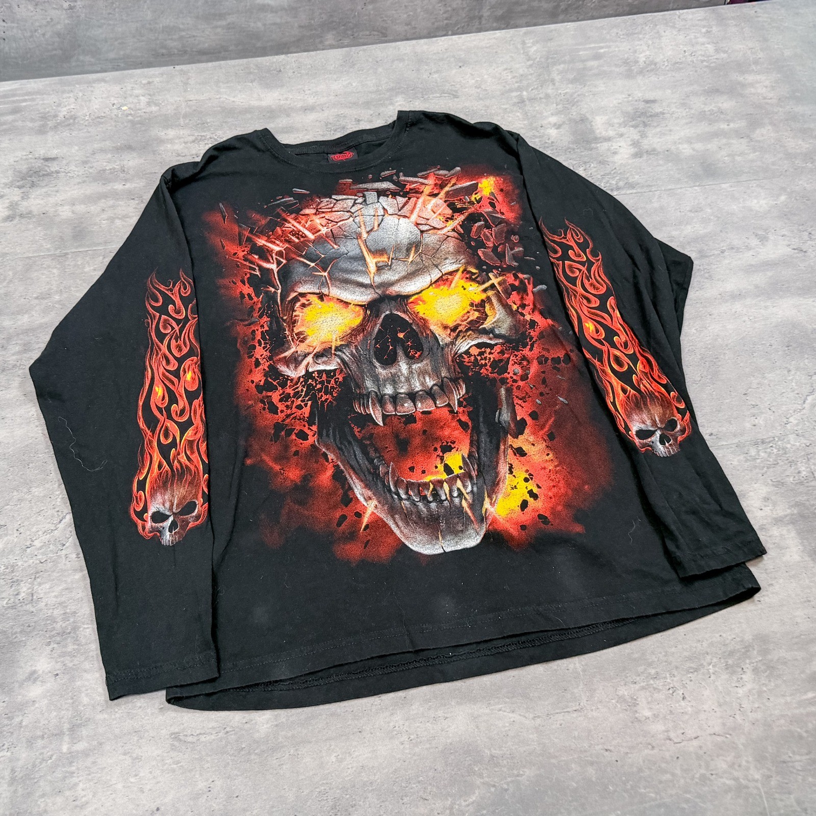 Vintage VTG Y2K 2000’s 00’s Spiral Flame Skull Grunge Goth Long Sleeve T-Shirt