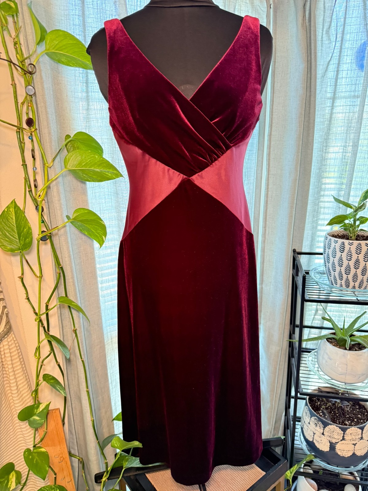 Gorgeous Vintage 1990’s Robbie Bee Burgundy Velvet Dress Size 6