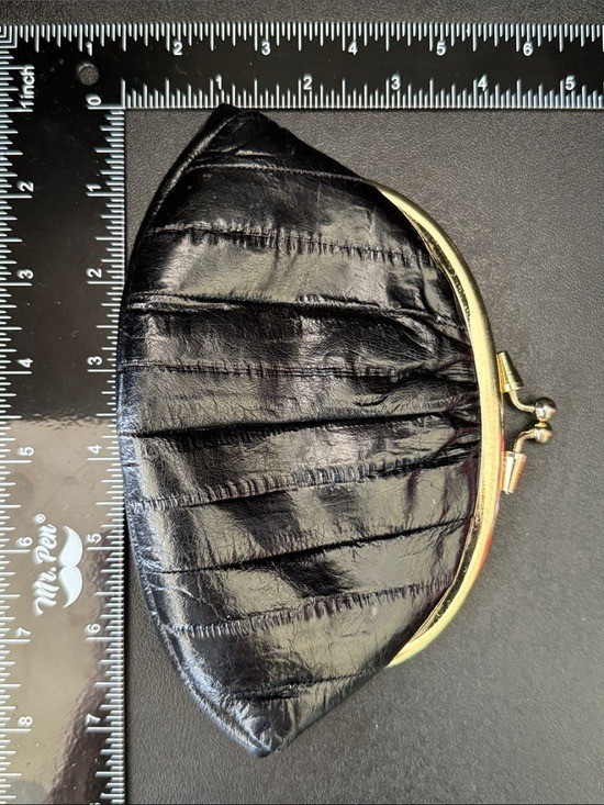 VTG Lee Sands Black Eel Skin Kiss Lock Coin Purse Clutch Wallet
