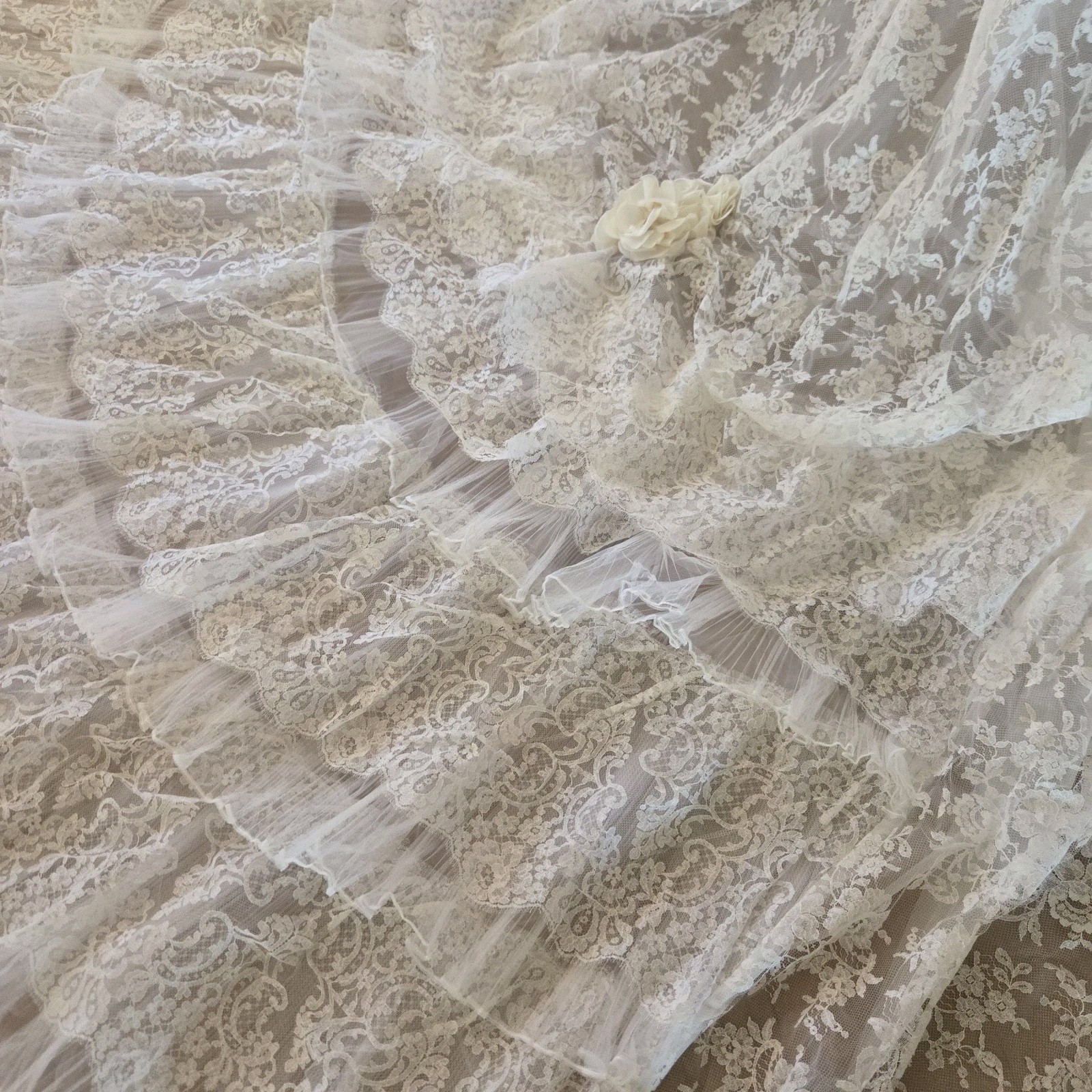 Vtg 1950s Lace Wedding Skirt With Train, Flower & Bow Detail, XS/2