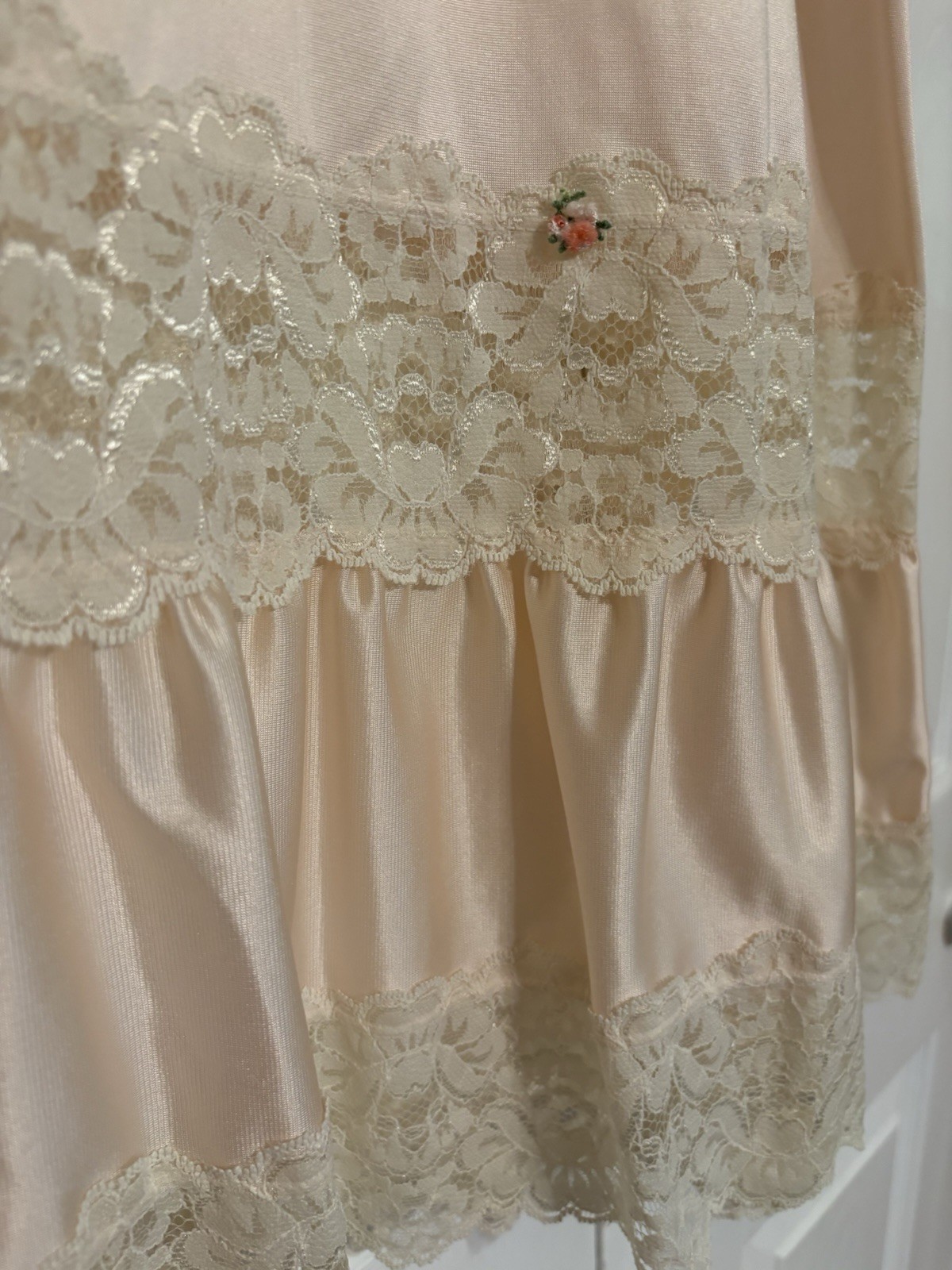 Vintage Applause M Half Slip USA Soft Ruffle Tiered Chantilly Lace Peachy Pink