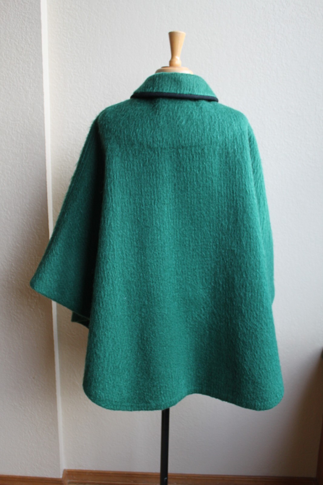 Vintage Forest Green Austrian Mohair Wool Cape Lining Coin Buttons