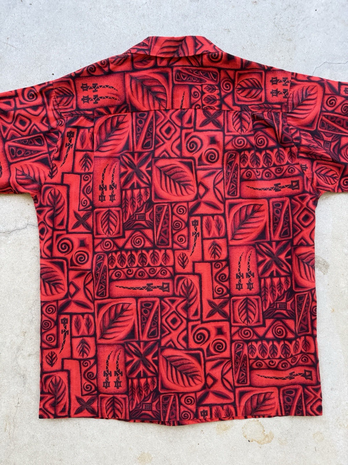 1960s 70s Vtg HOOKANA Novelty Print Hawaiian Shirt Medium Tiki Aloha Surf Red