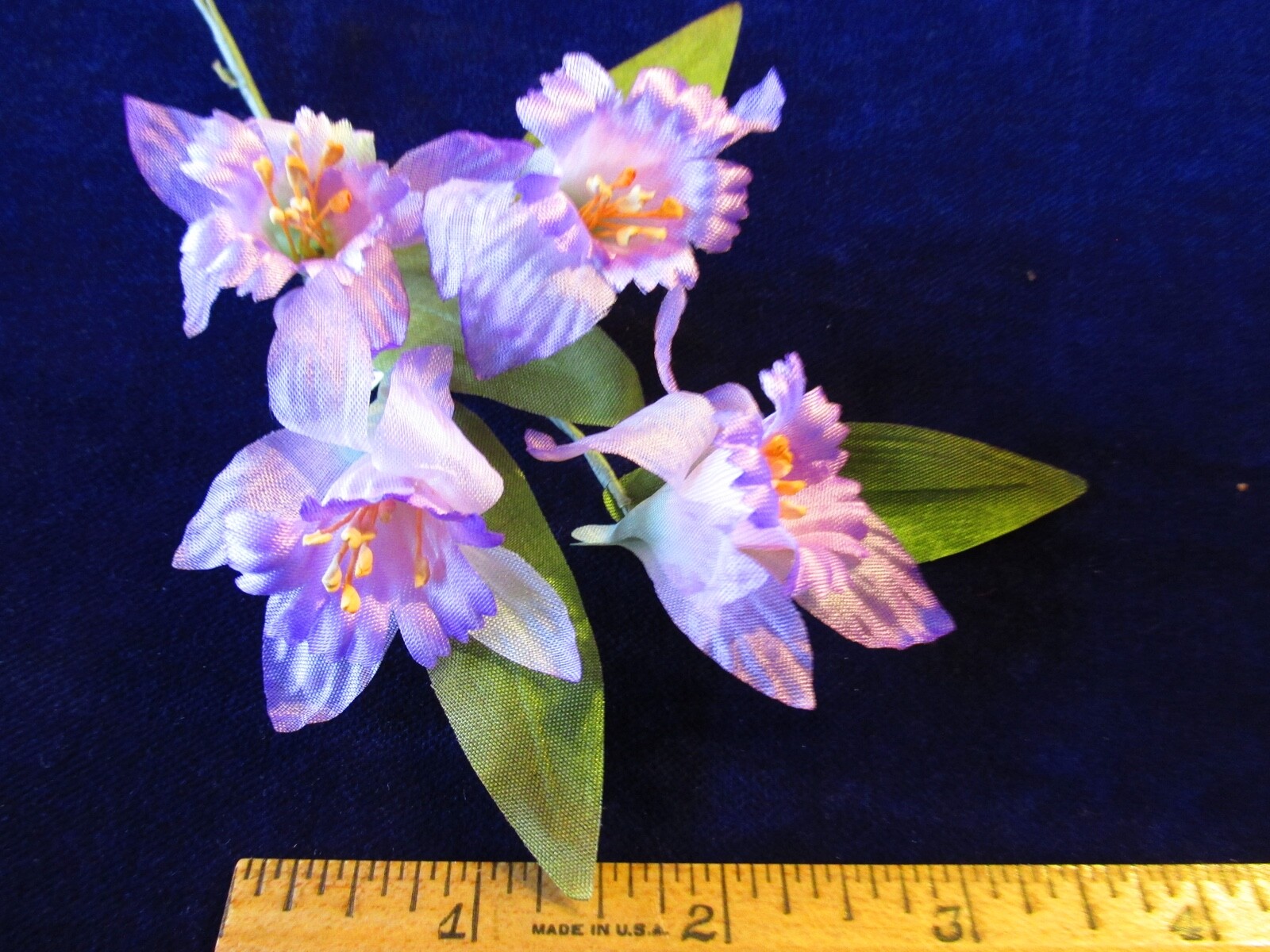 Vtg Millinery Flower 1 1/2″ Orchid 4pc Bunch Purple Violet with Faint Pink Y240a