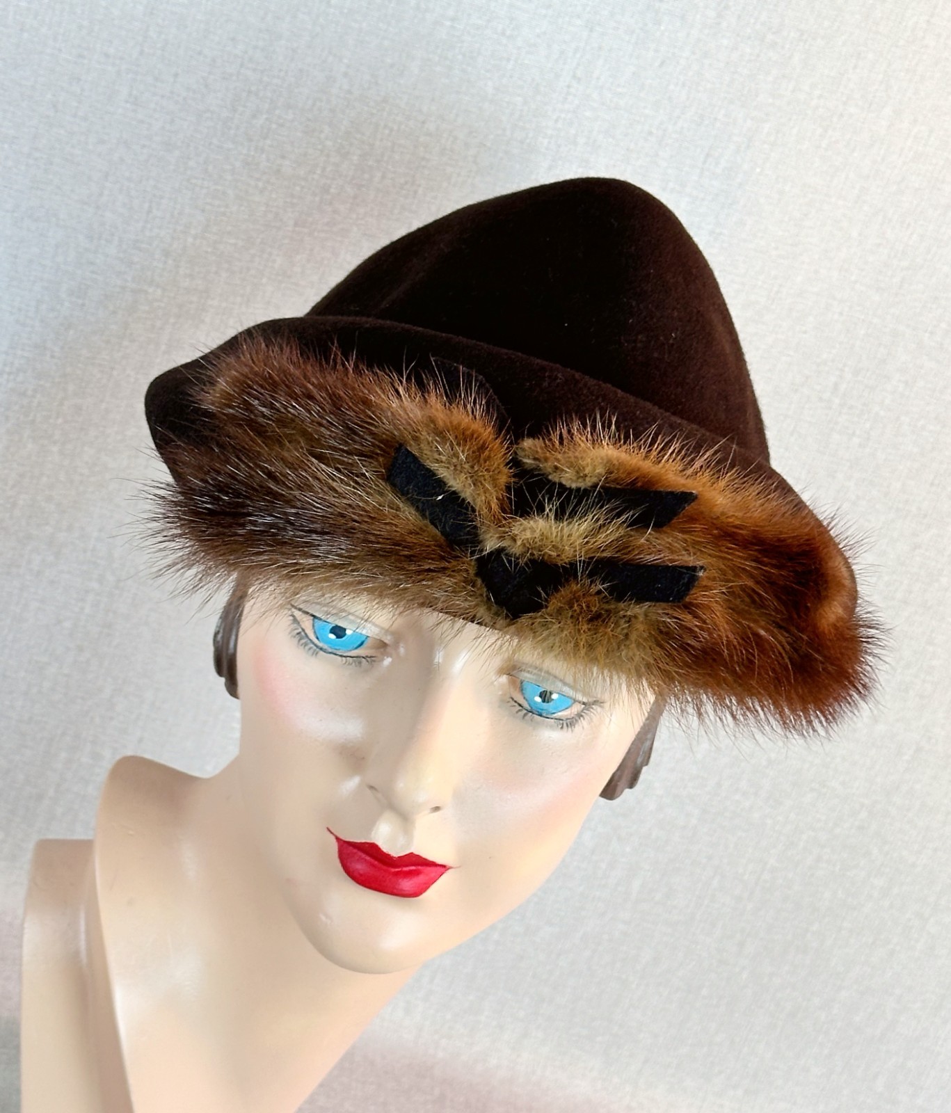 Vintage 1940s Brown Felt Brimmed Hat with Mink Trim
