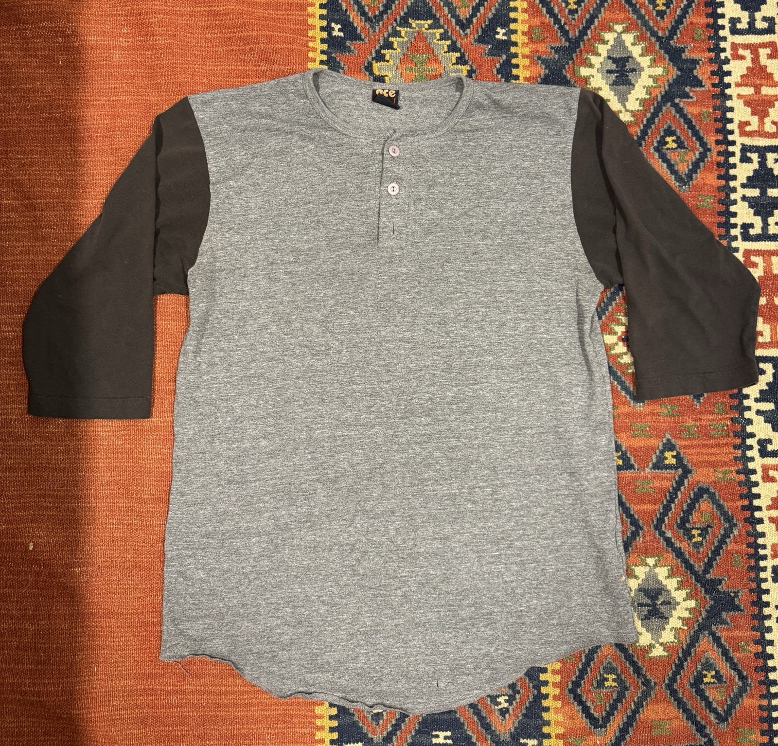 Size L – Vintage Ace Henley Raglan Baseball Tee Shirt Gray Black 3/4 Sleeve