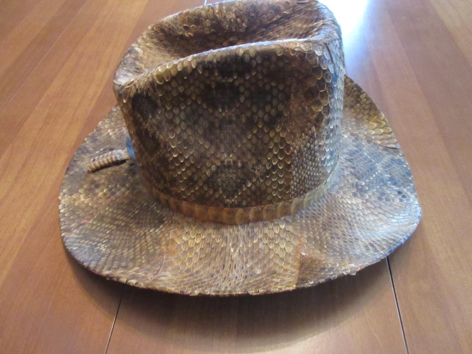 VINTAGE DYNAFELT DERBY RATTLESNAKE SKIN COWBOY HAT WITH RATTLE SZ 6 7/8 RARE