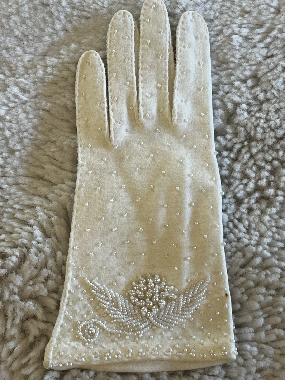 Vintage 1950’s short Beaded Gloves White Size 6 Hong Kong double cotton