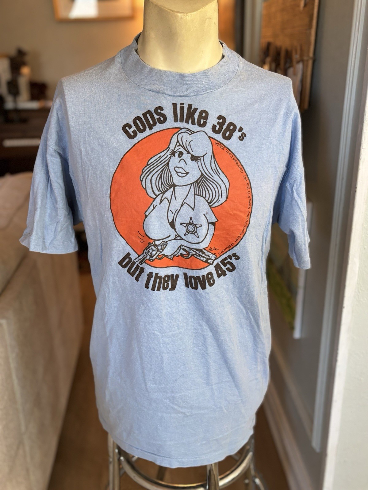 VTG 1979 T-shirt “Cops Like 38s But They Love 45’s” T-shirt Hanes Fits Large