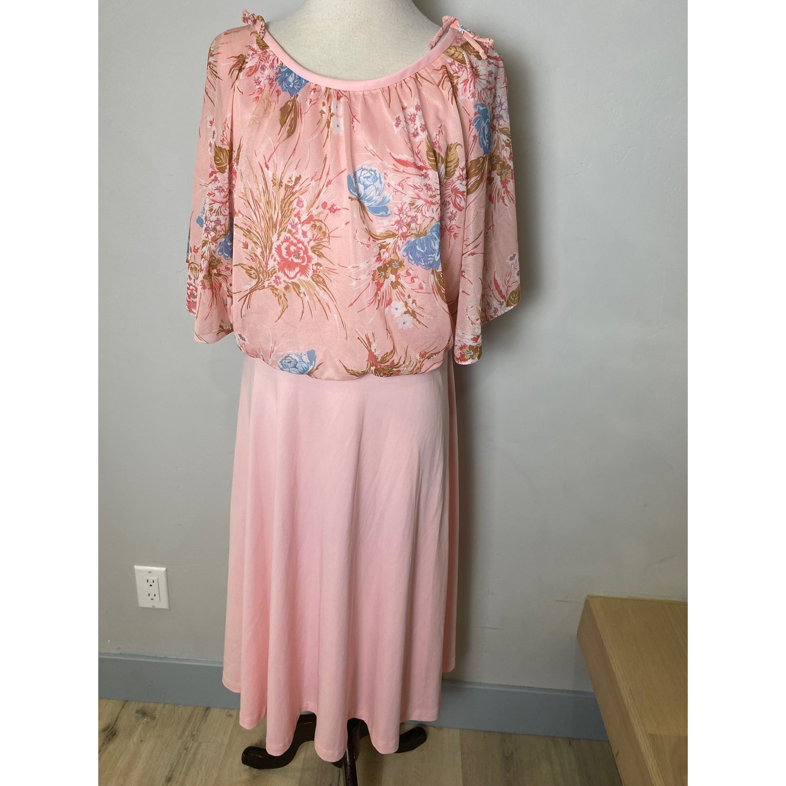 Vintage 1970s Pink Floral Blouson Midi Dress Capelet Sleeves Retro Romantic