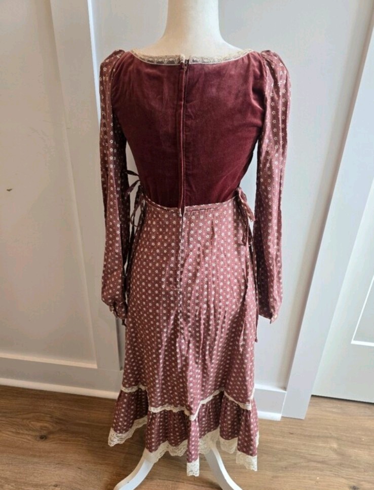 Gunne Sax Vintage Long Sleeve Floral Prairie Dress in Dusty Rose, Size 9