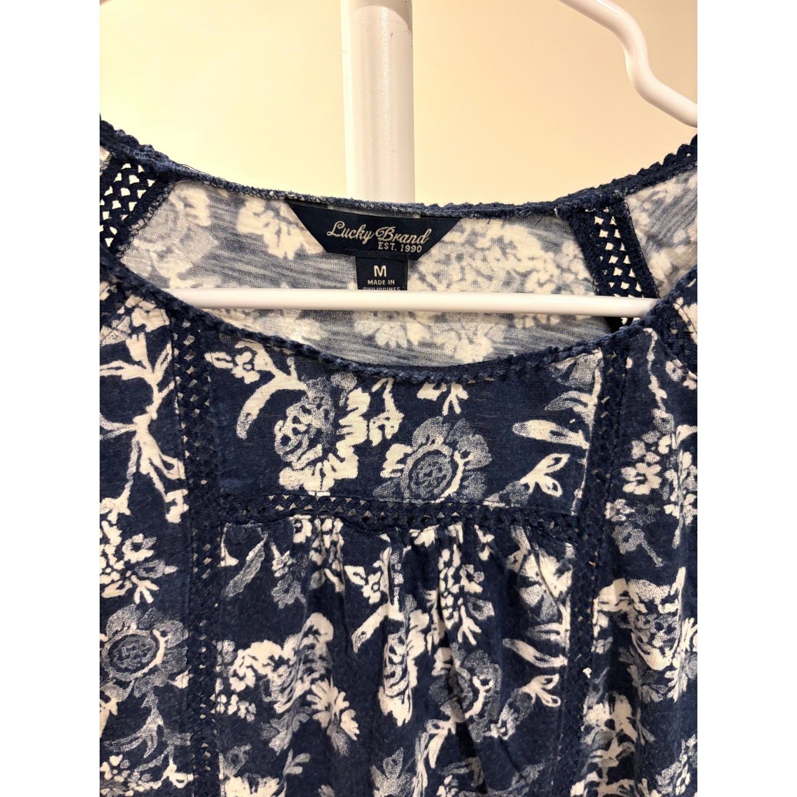 Floral Knit Crochet Lace Boho Vintage Y2K Peasant Blouse White Navy Lucky Brand