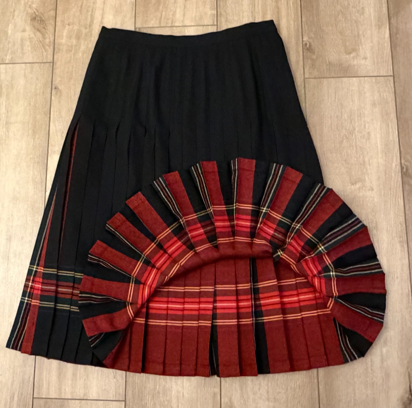 VTG Reversible Scottish Wool Pleated Skirt-Women 28″ Waist-Royal Stewart Tartan