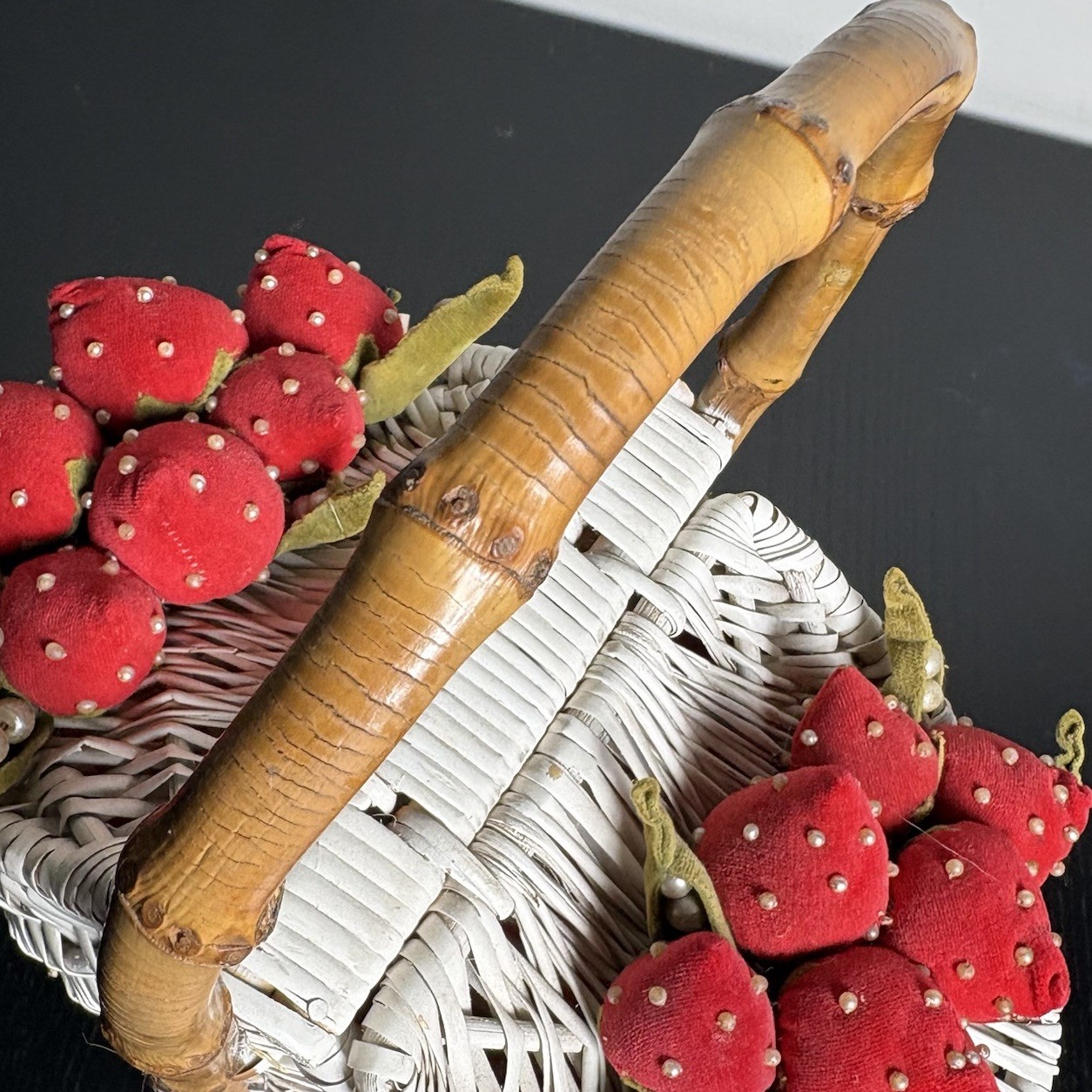 Vintage Mid-Century White Wicker Basket Purse Strawberry Theme Pinup Japan